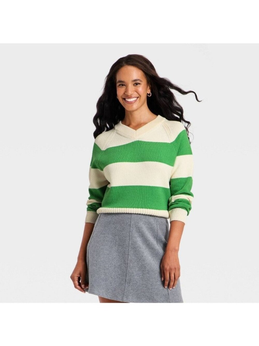 K-243 A New Day Women's Medium Long Sleeve High V-Neck Pullover Sweater, Green
